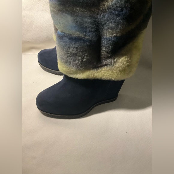 NWT  Ugg X Claire Tabouret Fluff Sapphire Boot - Picture 10 of 11